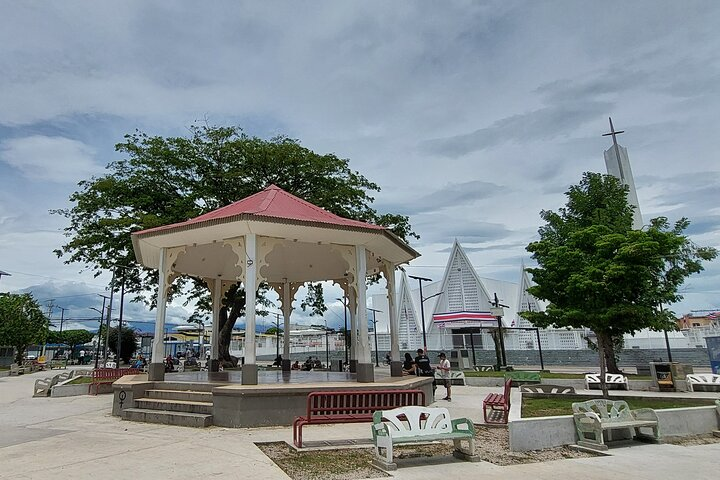 Liberia's Catholic Church, Central park's kiosk and Rincon de la Vieja volcano in the back